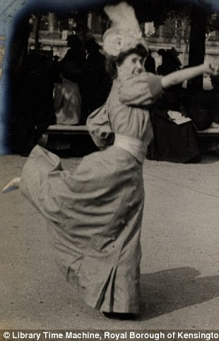 Illustration for article titled amateur photographer Edward Linley Sambourne and Edwardian fashion
